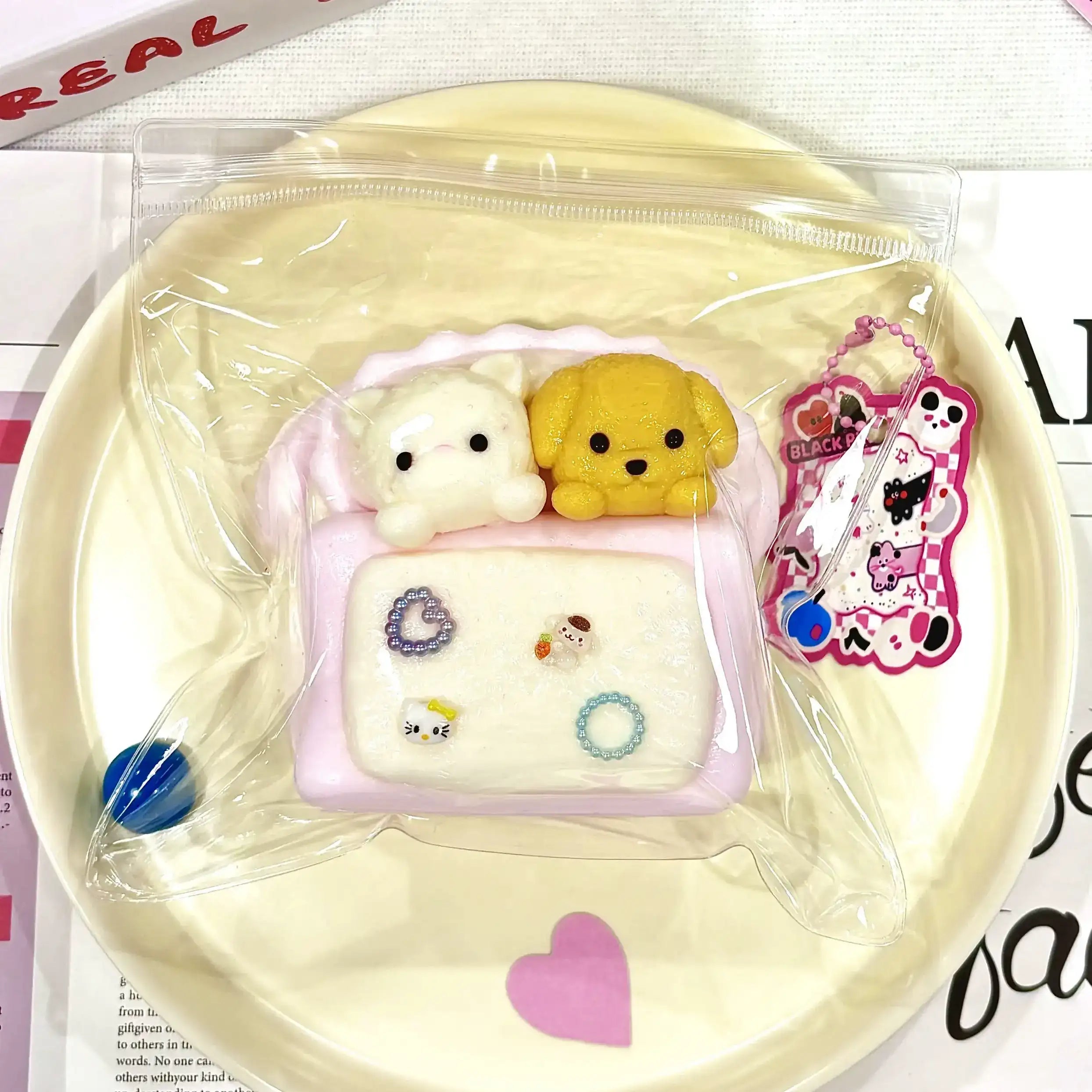 Packaging of Gigglesquishy Dreamy Napmates soft squishy pet pair